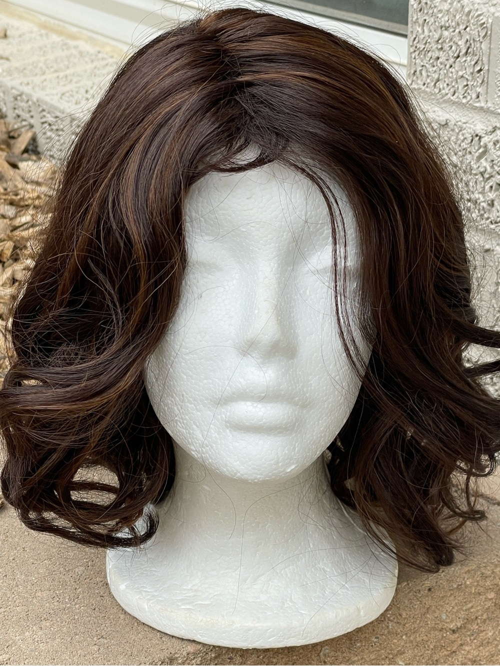 NWT 11” curly chocolate big end curl blended hair highlights dark brown wig